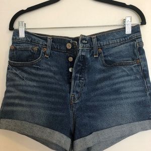 High waist cuffed Levi’s jean short